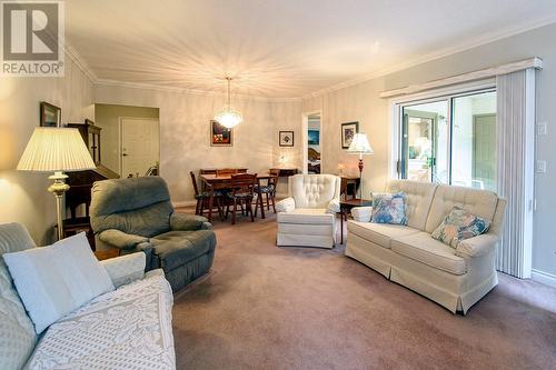 3335 Richter Street Unit# 114, Kelowna, BC - Indoor Photo Showing Living Room