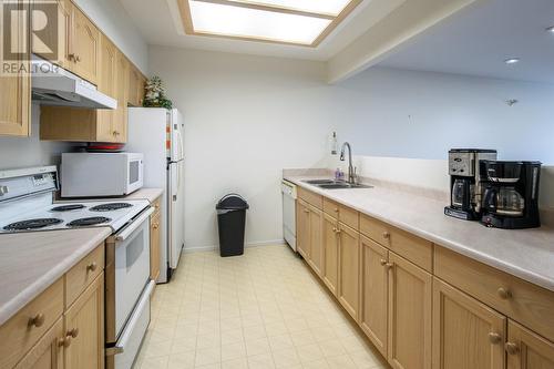 3335 Richter Street Unit# 114, Kelowna, BC - Indoor Photo Showing Kitchen With Double Sink