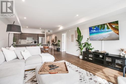 1925 Enterprise Way Unit# 202, Kelowna, BC - Indoor Photo Showing Living Room