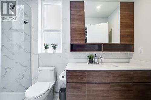 1925 Enterprise Way Unit# 202, Kelowna, BC - Indoor Photo Showing Bathroom