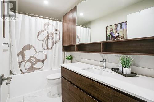 1925 Enterprise Way Unit# 202, Kelowna, BC - Indoor Photo Showing Bathroom