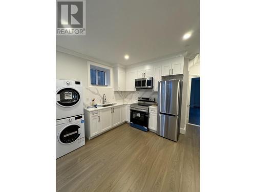 B 3808 W 17Th Avenue, Vancouver, BC - Indoor Photo Showing Kitchen