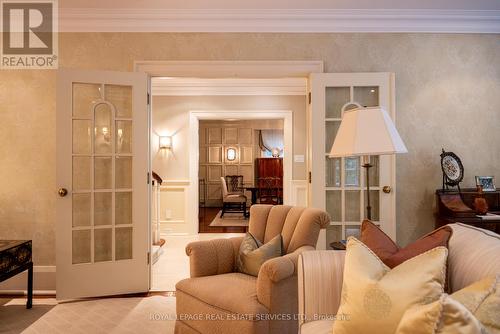 80 Old Forest Hill Road, Toronto, ON - Indoor Photo Showing Living Room