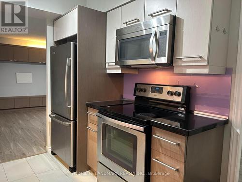 1204 - 633 Bay Street, Toronto, ON - Indoor Photo Showing Kitchen