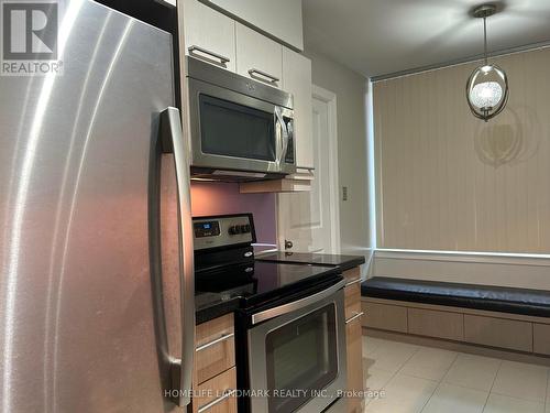 1204 - 633 Bay Street, Toronto, ON - Indoor Photo Showing Kitchen