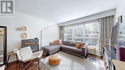 4 Casci Avenue, Toronto, ON - Indoor Photo Showing Living Room