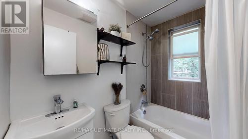 4 Casci Avenue, Toronto, ON - Indoor Photo Showing Bathroom