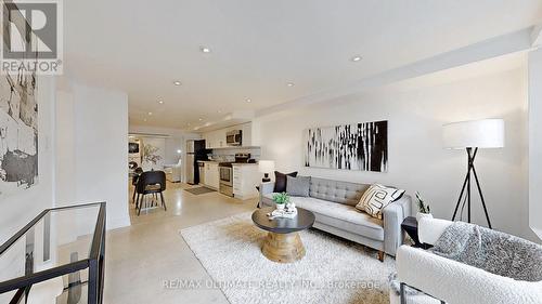 4 Casci Avenue, Toronto, ON - Indoor Photo Showing Living Room