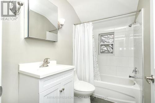 Upper - 254 Hibbert Avenue, Oshawa, ON - Indoor Photo Showing Bathroom