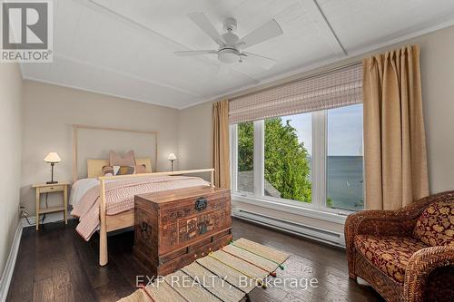 84 Hedge Road, Georgina, ON - Indoor Photo Showing Bedroom