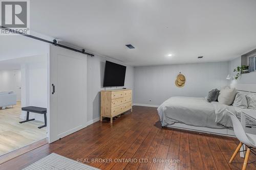 101 Queen Street, Barrie, ON - Indoor Photo Showing Bedroom