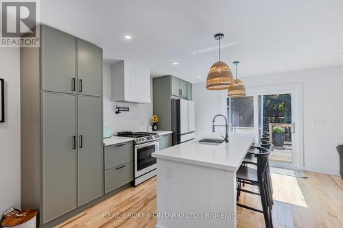 101 Queen Street, Barrie, ON - Indoor Photo Showing Kitchen With Upgraded Kitchen