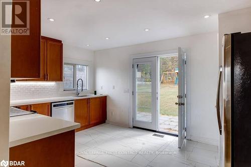 141 Ardagh Road, Barrie, ON - Indoor Photo Showing Kitchen