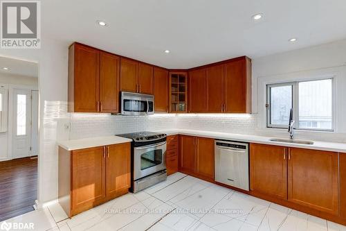 141 Ardagh Road, Barrie, ON - Indoor Photo Showing Kitchen