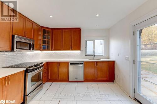 141 Ardagh Road, Barrie, ON - Indoor Photo Showing Kitchen