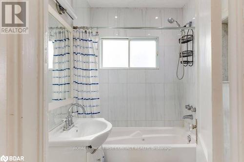 141 Ardagh Road, Barrie, ON - Indoor Photo Showing Bathroom