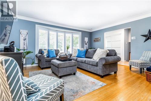 120 Pusey Boulevard, Brantford, ON - Indoor Photo Showing Living Room