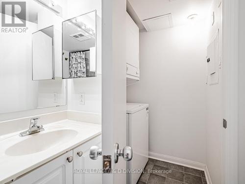 326 - 954 King Street W, Toronto, ON - Indoor Photo Showing Laundry Room