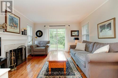 121 Bartley Bull Parkway, Brampton, ON - Indoor Photo Showing Living Room