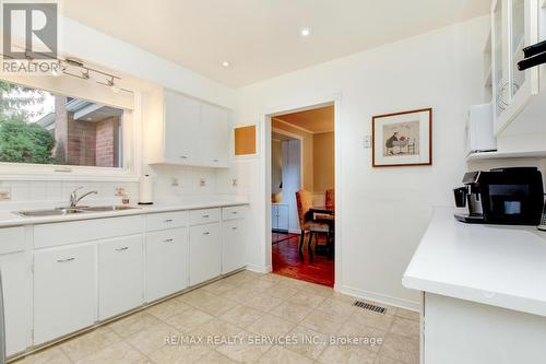 121 Bartley Bull Parkway, Brampton, ON - Indoor Photo Showing Kitchen With Double Sink