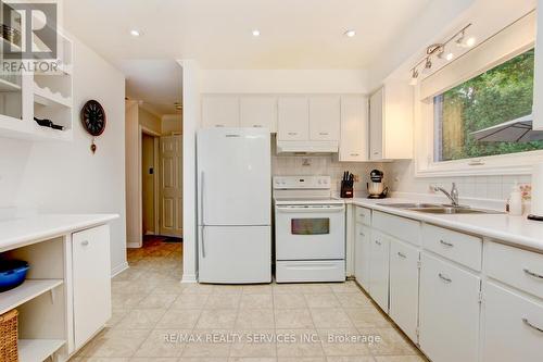 121 Bartley Bull Parkway, Brampton, ON - Indoor Photo Showing Kitchen With Double Sink