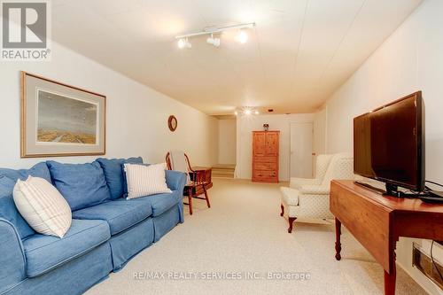 121 Bartley Bull Parkway, Brampton, ON - Indoor Photo Showing Living Room