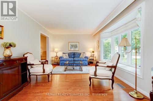 121 Bartley Bull Parkway, Brampton, ON - Indoor Photo Showing Living Room