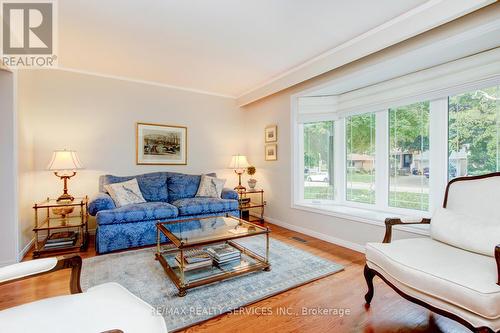 121 Bartley Bull Parkway, Brampton, ON - Indoor Photo Showing Living Room