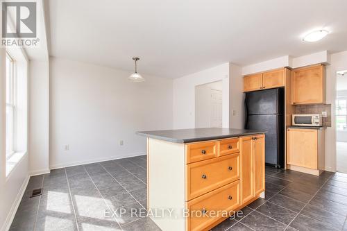 2925 Garnethill Way, Oakville, ON - Indoor Photo Showing Kitchen