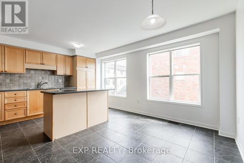 2925 Garnethill Way, Oakville, ON - Indoor Photo Showing Kitchen