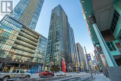 3903 - 110 Charles Street E, Toronto, ON - Outdoor With Facade