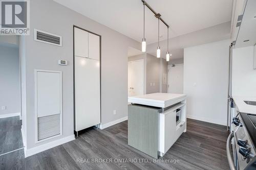 3903 - 110 Charles Street E, Toronto, ON - Indoor Photo Showing Kitchen