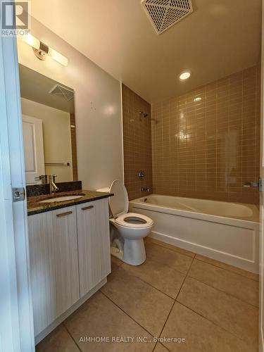 2009 - 88 Sheppard Avenue E, Toronto, ON - Indoor Photo Showing Bathroom