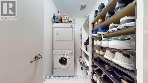 31 Oak Street, Toronto, ON - Indoor Photo Showing Laundry Room