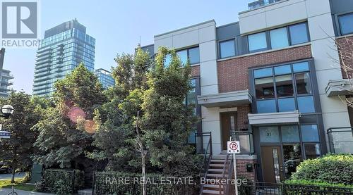 31 Oak Street, Toronto, ON - Outdoor With Facade