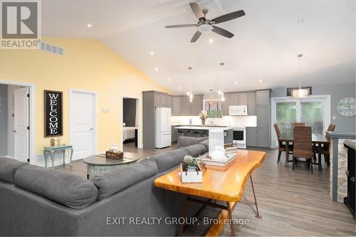 14846 County Road 2, Brighton, ON - Indoor Photo Showing Living Room