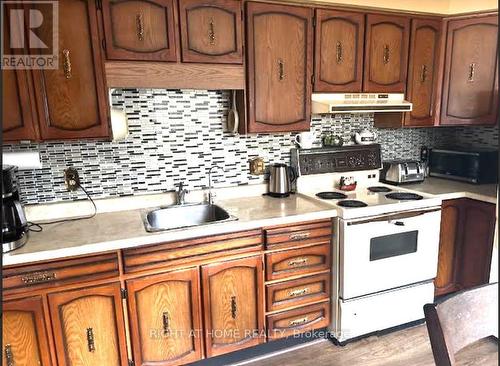 69 Victoria Avenue N, Kawartha Lakes (Lindsay), ON - Indoor Photo Showing Kitchen