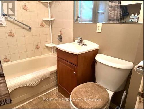 69 Victoria Avenue N, Kawartha Lakes (Lindsay), ON - Indoor Photo Showing Bathroom