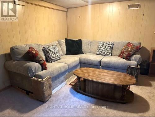 69 Victoria Avenue N, Kawartha Lakes (Lindsay), ON - Indoor Photo Showing Living Room