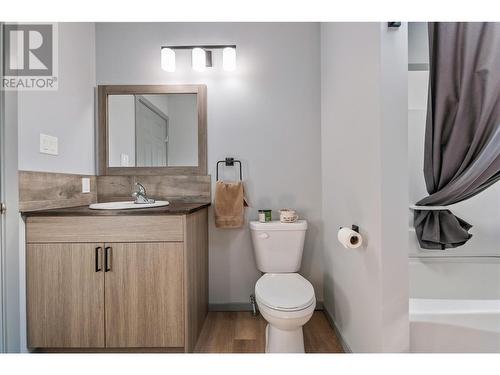 1720 Oliver Ranch Road, Okanagan Falls, BC - Indoor Photo Showing Bathroom