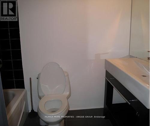 1701 - 44 Gerrard Street W, Toronto, ON - Indoor Photo Showing Bathroom