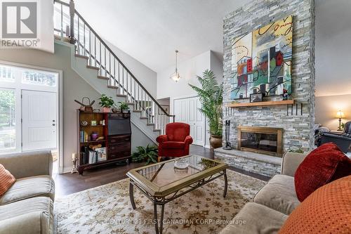 118 Somerset Road, London, ON - Indoor Photo Showing Living Room With Fireplace