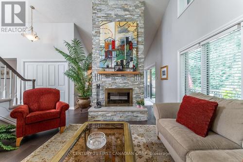 118 Somerset Road, London, ON - Indoor Photo Showing Living Room With Fireplace