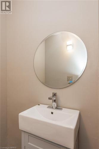 976 Premier Road, North Bay, ON - Indoor Photo Showing Bathroom