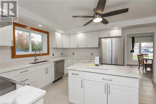 976 Premier Road, North Bay, ON - Indoor Photo Showing Kitchen