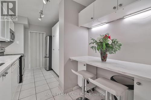 104 - 1 Royal Orchard Boulevard, Markham, ON - Indoor Photo Showing Kitchen