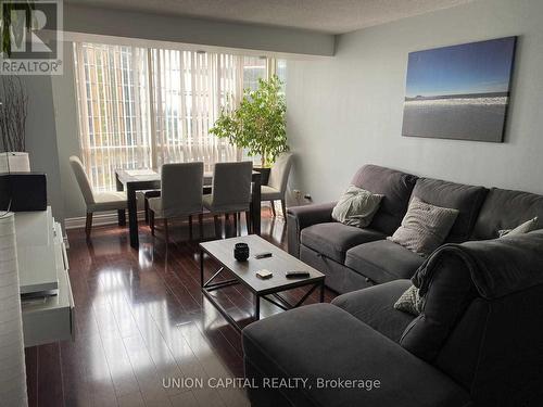 2102 - 101 Subway Crescent, Toronto, ON - Indoor Photo Showing Living Room