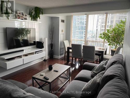 2102 - 101 Subway Crescent, Toronto, ON - Indoor Photo Showing Living Room