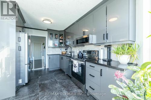 522 - 6 Humberline Drive, Toronto, ON - Indoor Photo Showing Kitchen With Upgraded Kitchen