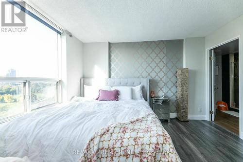 522 - 6 Humberline Drive, Toronto, ON - Indoor Photo Showing Bedroom